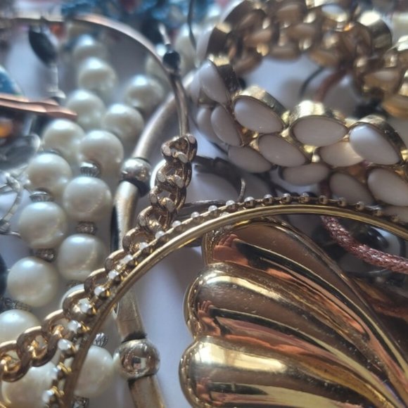 1 Pound Vintage to Modern Broken Jewelry Lot Harvest DIY Rhinestone Crafts Chain - Picture 4 of 4